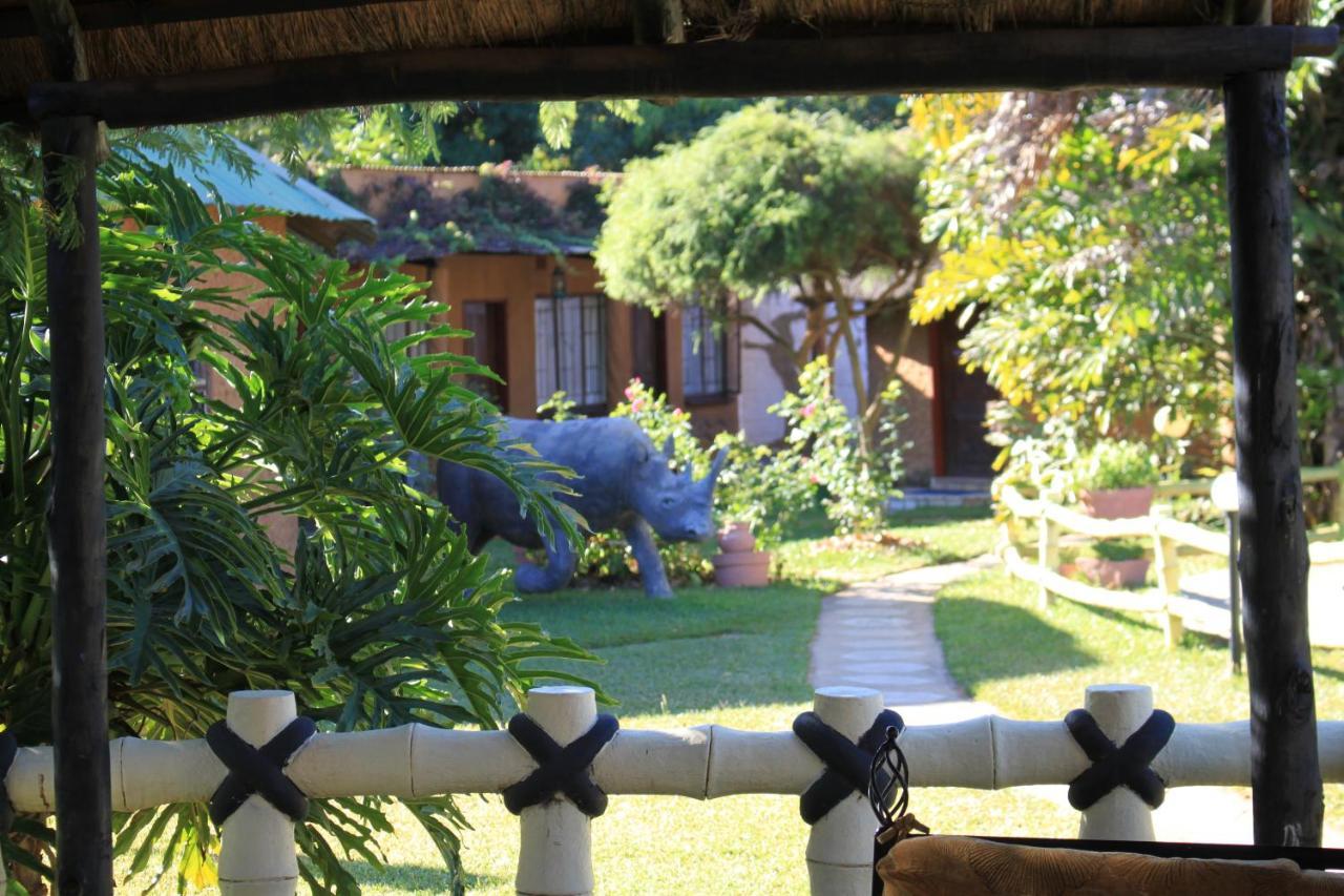 Reed Mat Lodge Lusaka Extérieur photo