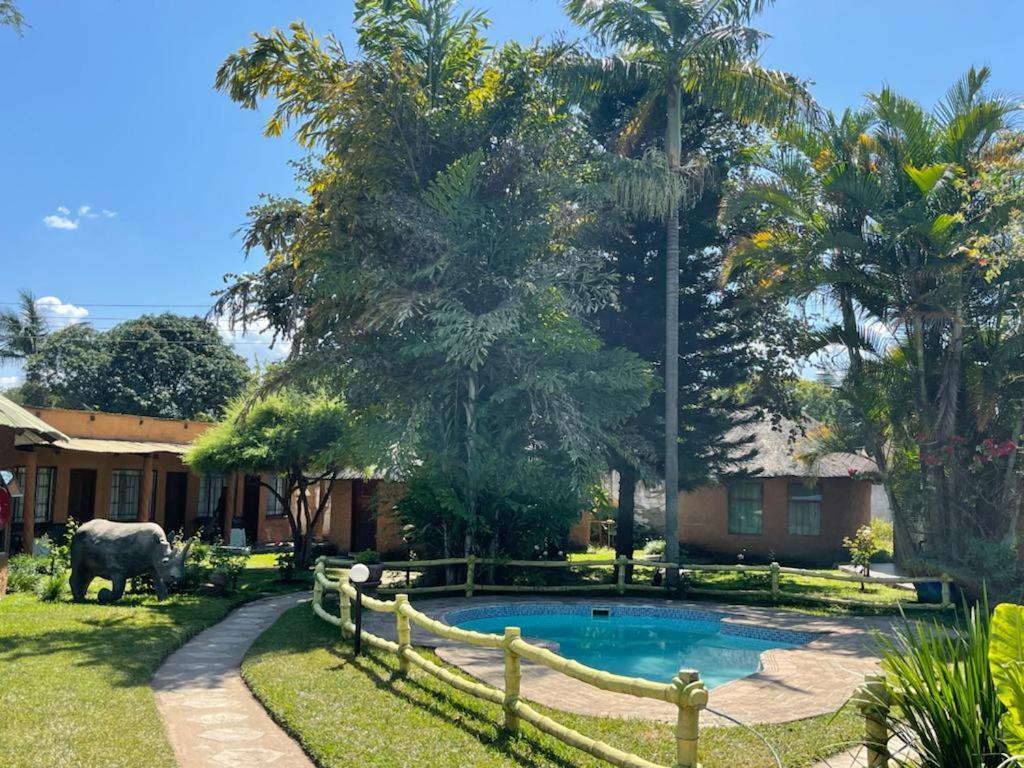 Reed Mat Lodge Lusaka Extérieur photo