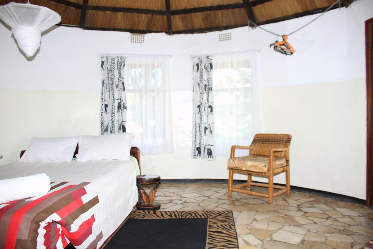 Reed Mat Lodge Lusaka Extérieur photo