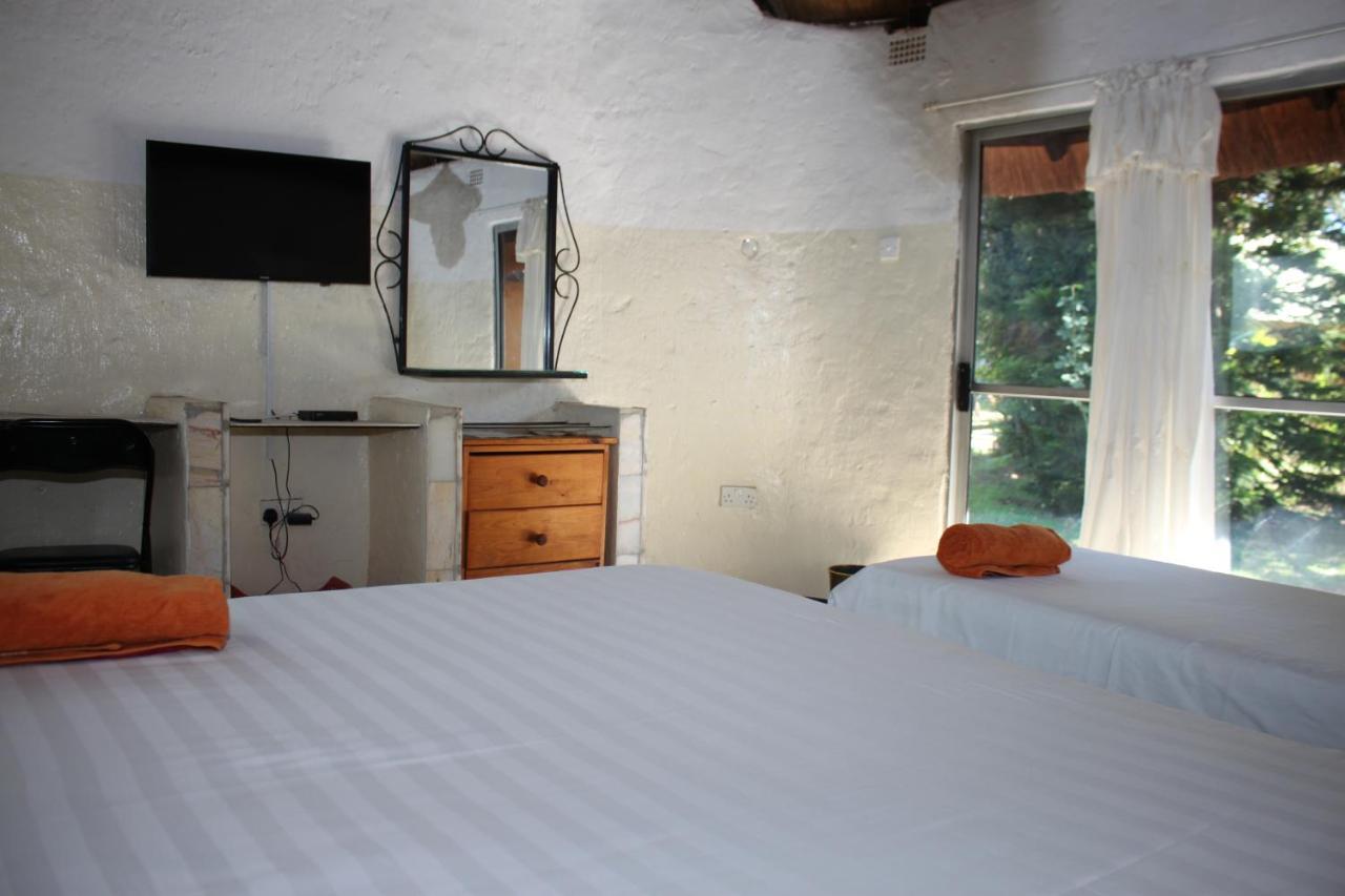 Reed Mat Lodge Lusaka Extérieur photo