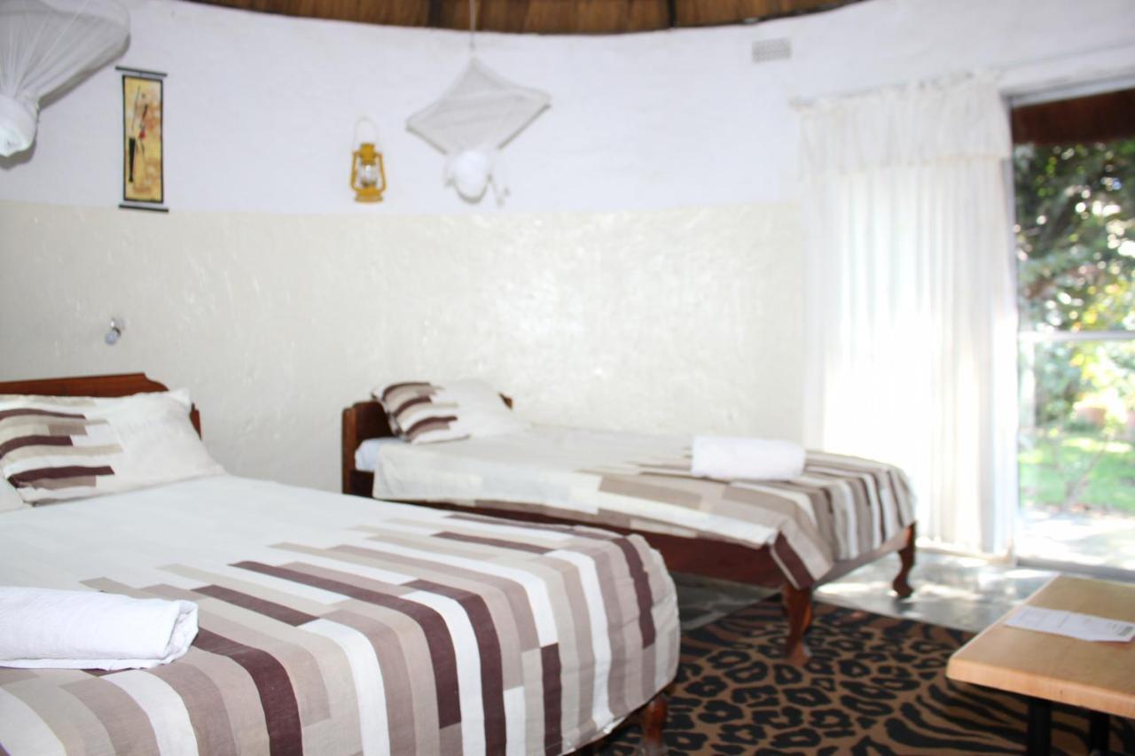Reed Mat Lodge Lusaka Extérieur photo