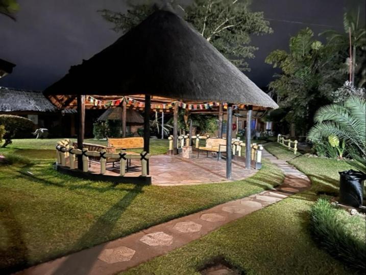 Reed Mat Lodge Lusaka Extérieur photo